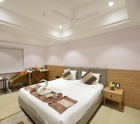 Hotel Kinara Grand ไฮเดอราบัด ภายนอก รูปภาพ