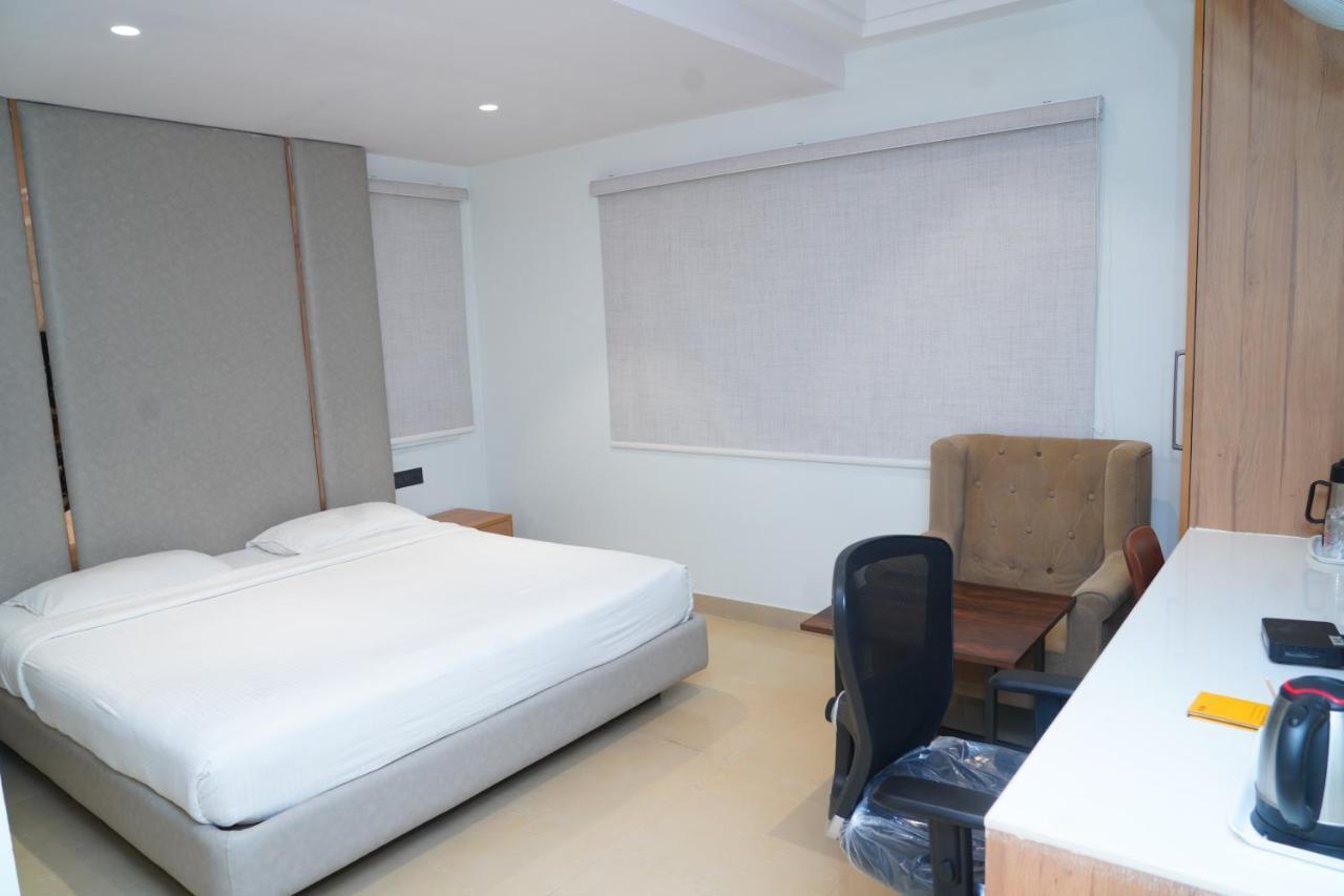 Hotel Kinara Grand ไฮเดอราบัด ภายนอก รูปภาพ